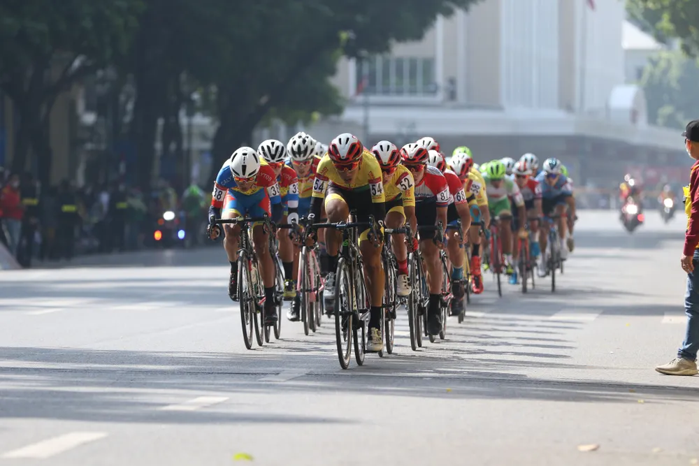 Lê Nguyệt Minh giúp xe đạp TPHCM thắng chặng đầu tiên ảnh 1