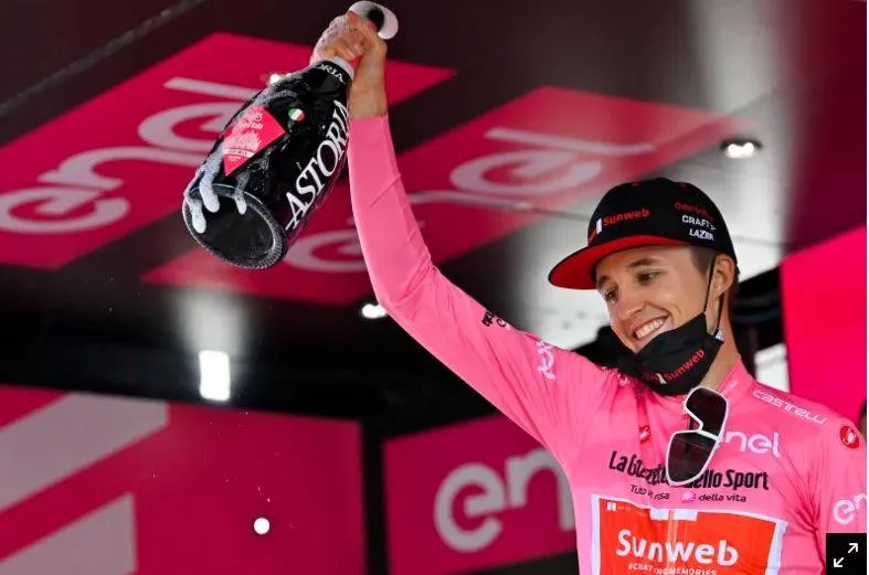 Chiếc Áo hồng đổi chủ sang cho Jai Hindley. 