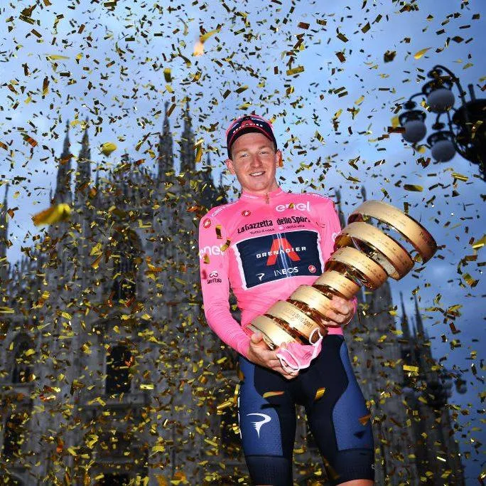 Lật đổ Hindley vào giờ chót, Geoghegan Hart mặc Áo hồng chung cuộc giải xe đạp Giro d’Italia ảnh 2