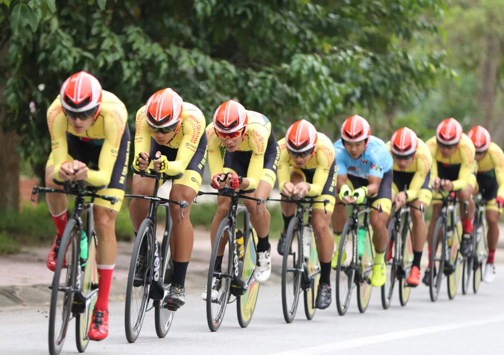 Loic vẫn giữ Áo vàng bất chấp TPHCM Vinama thống trị nội dung đồng đội tính giờ ảnh 2