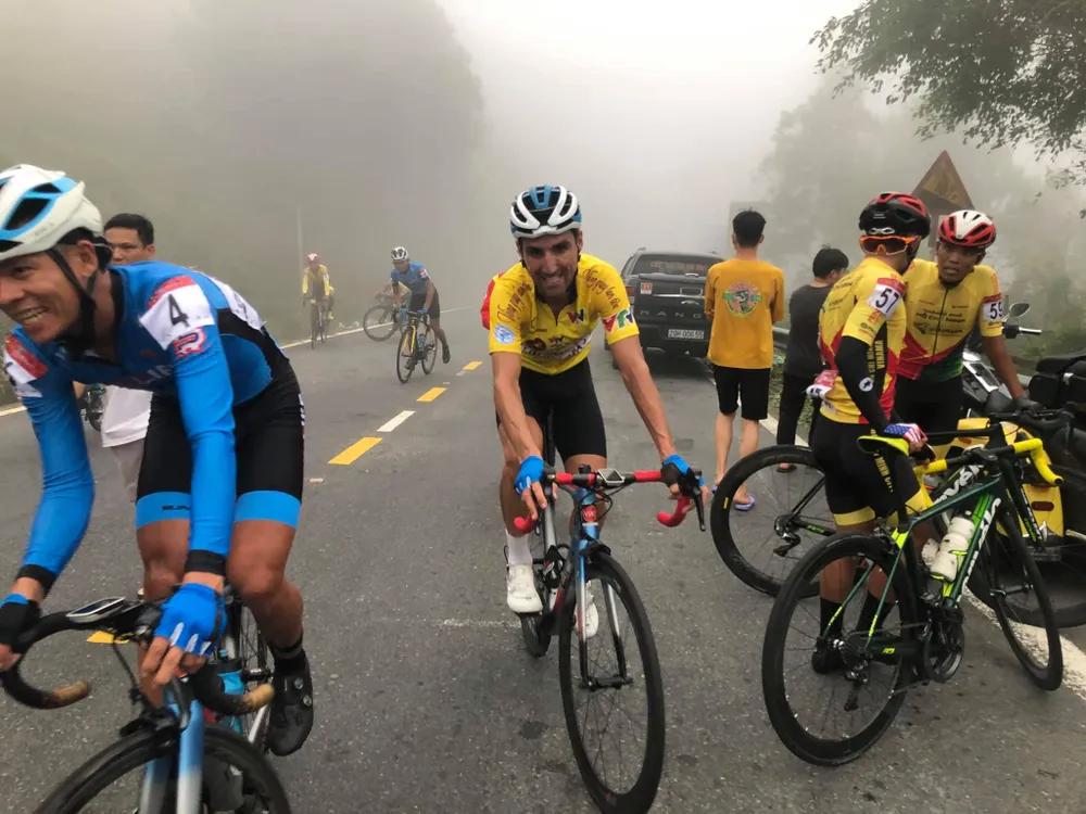 Loic “đòi nợ” Javier trên Hải Vân Quan, bảo vệ Áo vàng sau 6 chặng giải xe đạp VTV Cúp ảnh 2