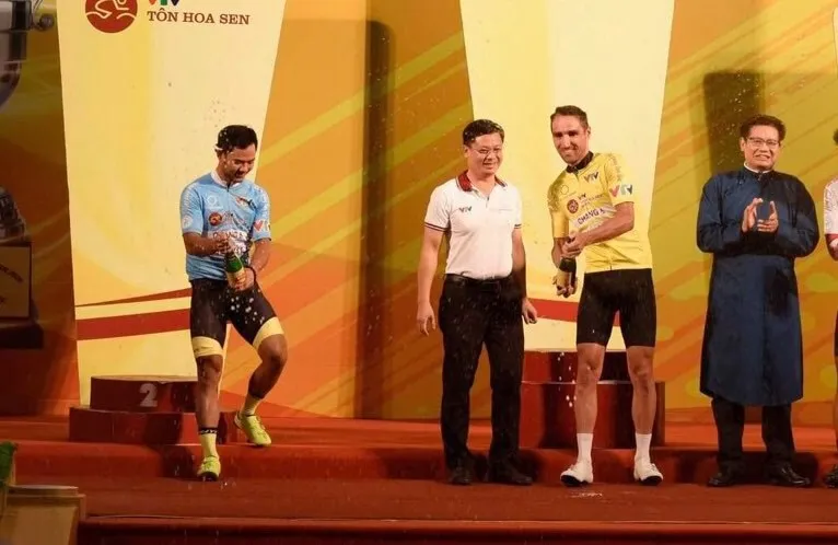 Lê Nguyệt Minh thắng chặng 7 vững chắc chiếc Áo xanh giải xe đạp VTV Cúp ảnh 2