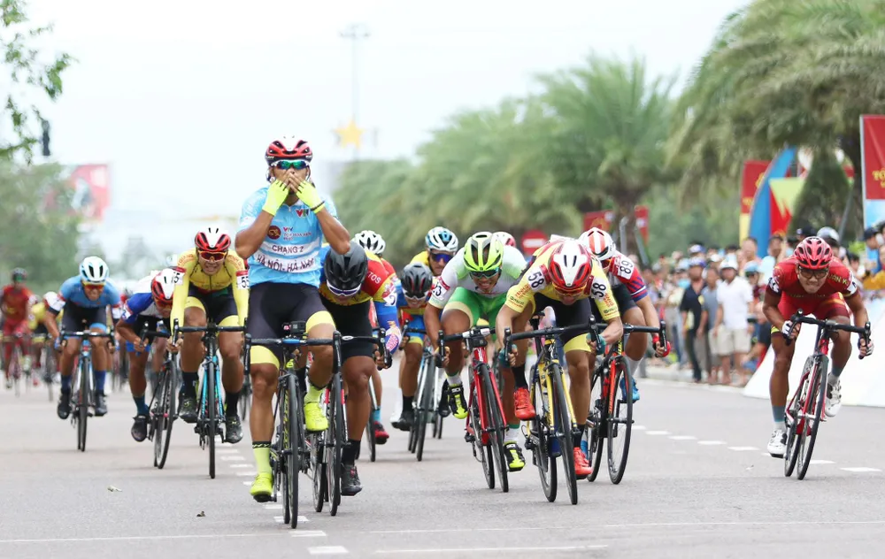 Lê Nguyệt Minh lần thứ 3 thắng chặng. 