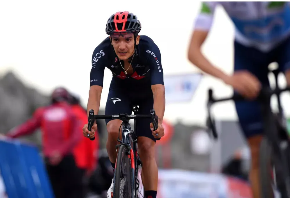 Primoz Roglic ngậm ngùi trả áo đỏ cho Richard Carapaz ảnh 1