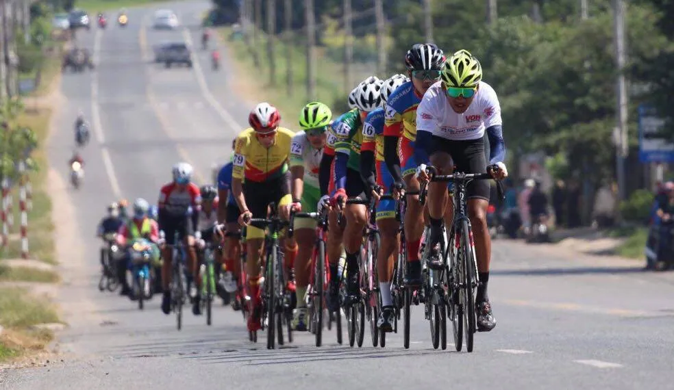 Đồng Tháp, TPHCM “canh nhau”, An Giang thắng lớn ở chặng 2 giải xe đạp Nam Kỳ Khởi Nghĩa ảnh 2