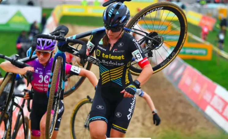 Nhà vô địch xe đạp trẻ thế giới Shirin van Anrooij gặp tai nạn kinh hoàng ảnh 2