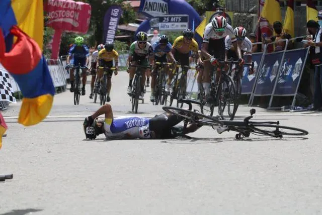 Chiến thắng “nhớ đời” của Edison Munoz khi ăn mừng và té ngay đích đến ảnh 2