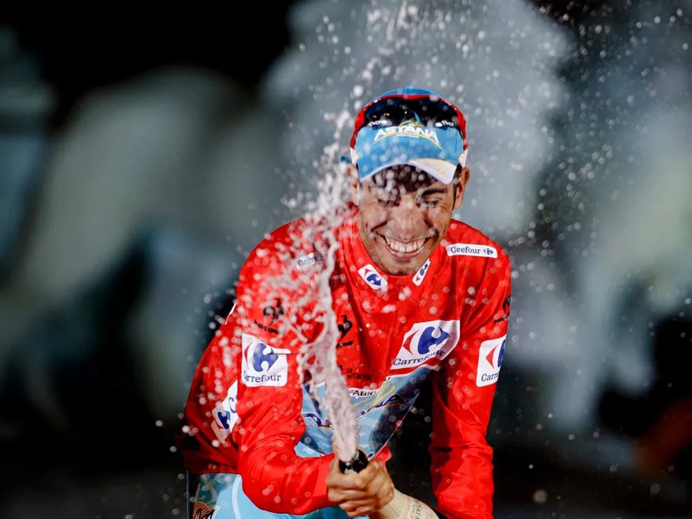 Fabio Aru từng đoạt áo đỏ Vuelta a Espana 2015.