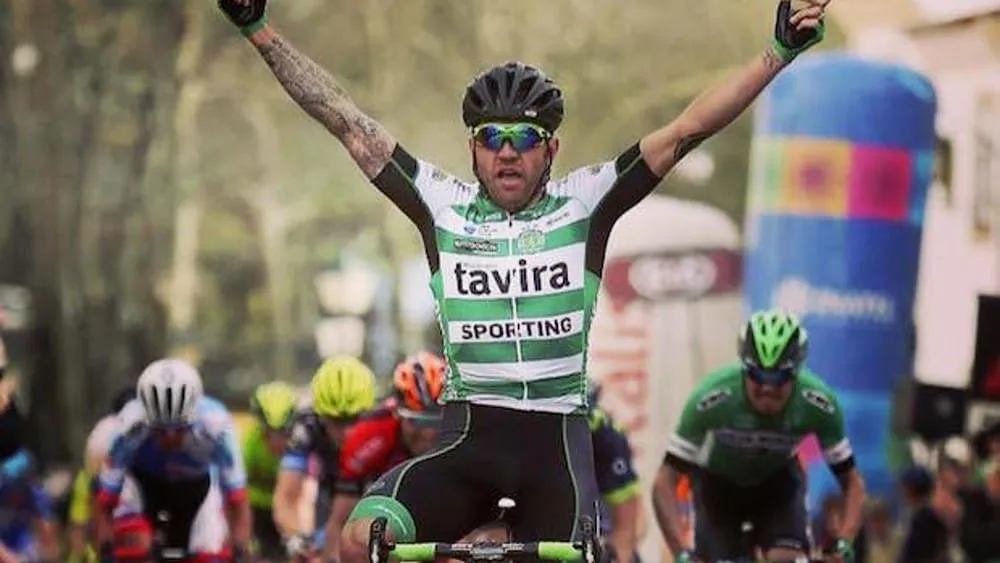 Tay đua từng mặc áo vàng Tour de France về hưu rồi mới bị cấm… thi đấu ảnh 1