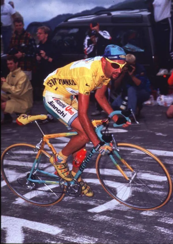 Những kỷ vật vô giá từ một thời bi tráng của tay đua Marco Pantani ảnh 1