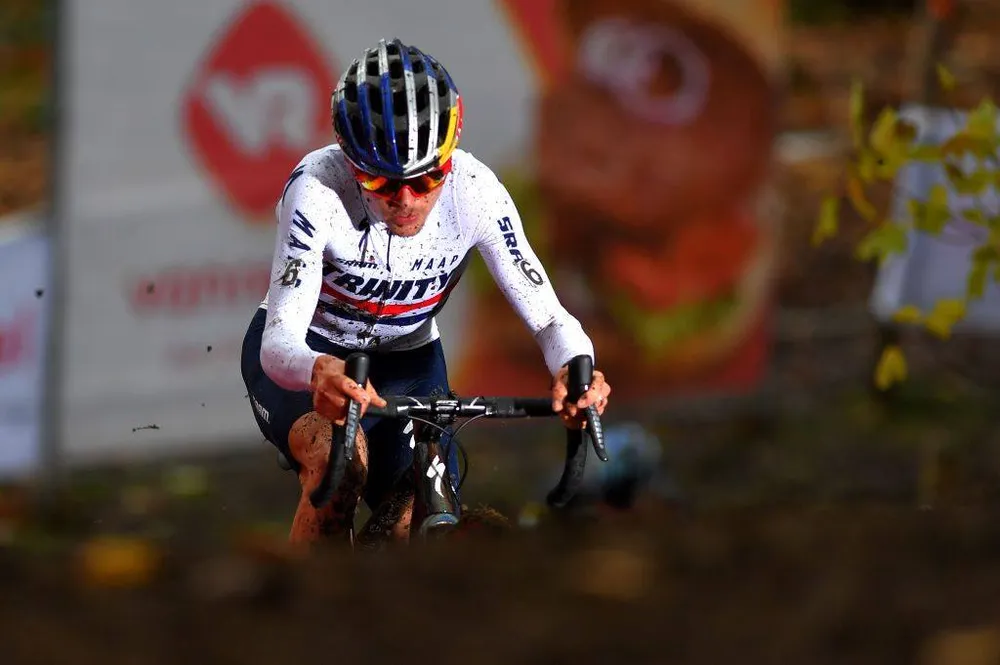 “Quà ra mắt” tuyệt vời của tay đua trẻ Tom Pidcock ảnh 1