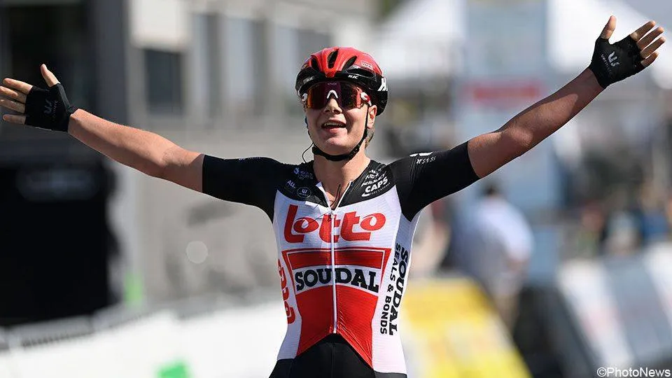 Bỏ xa Lukaku, cua-rơ Wout van Aert đoạt danh hiệu “VĐV Bỉ xuất sắc nhất năm” ảnh 2