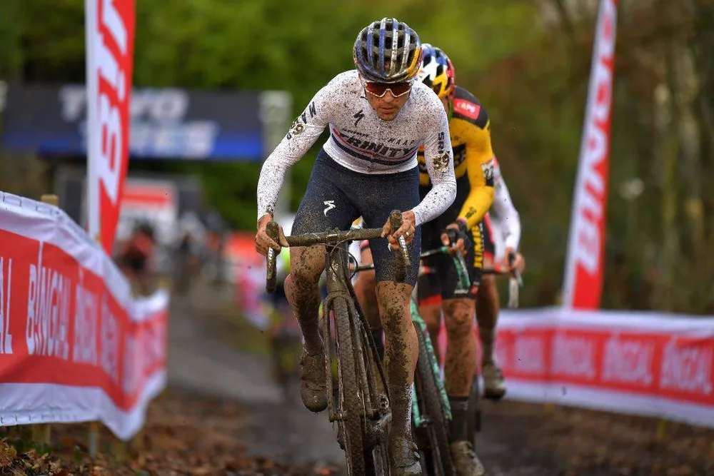 Chiến thắng kịch tính của Mathieu van der Poel ở World Cup xe đạp việt dã ảnh 2