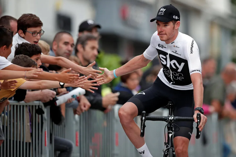 Đội trưởng CLB xe đạp Ineos Grenadiers dính Covid-19 ảnh 1