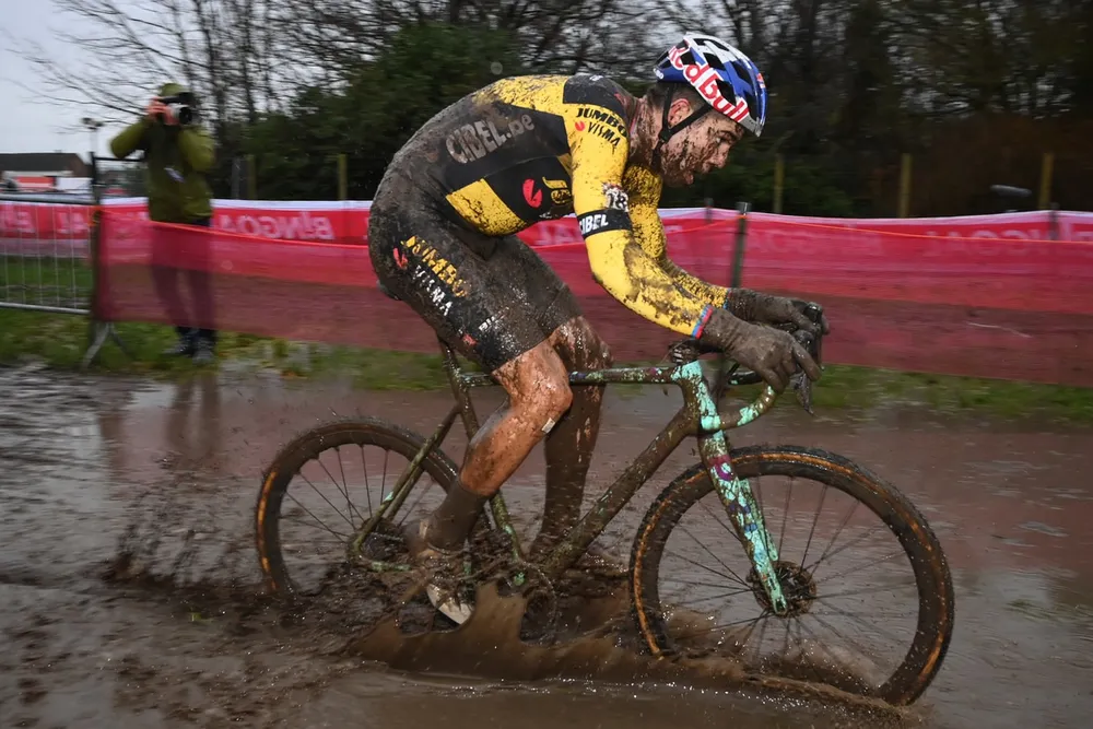 Đường đua xe đạp việt dã UCI World Cup như một bãi lầy ảnh 2