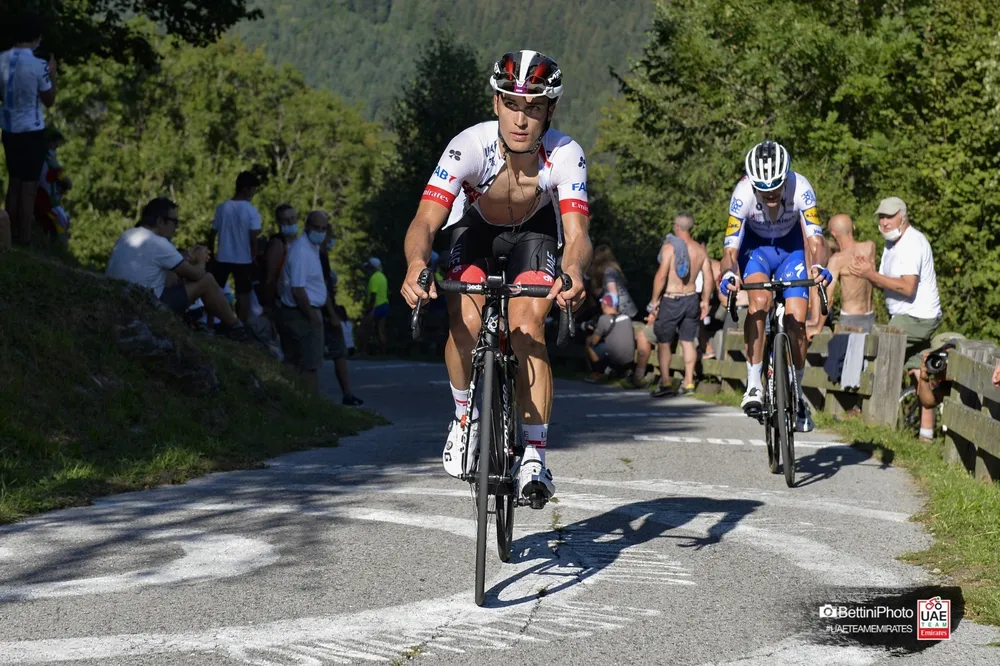 Tay đua Valerio Conti rất mạnh đường đèo.