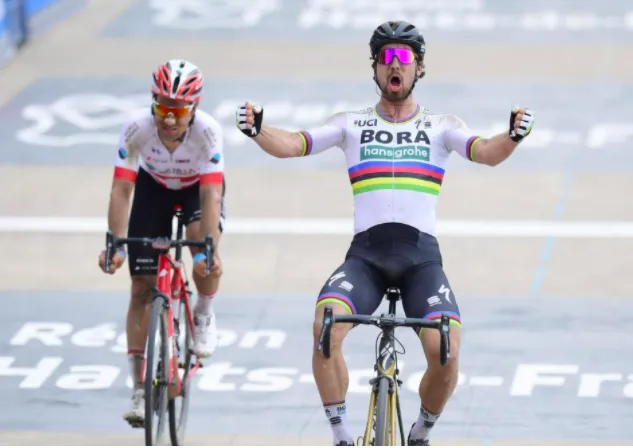 Tay đua nổi tiếng Peter Sagan lần đầu trải nghiệm đạp xe trên… tuyết ảnh 2