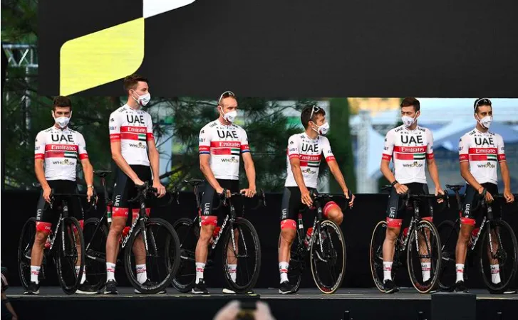 Áo vàng Tour de France Pogacar tiêm vắc xin Covid-19 ảnh 1