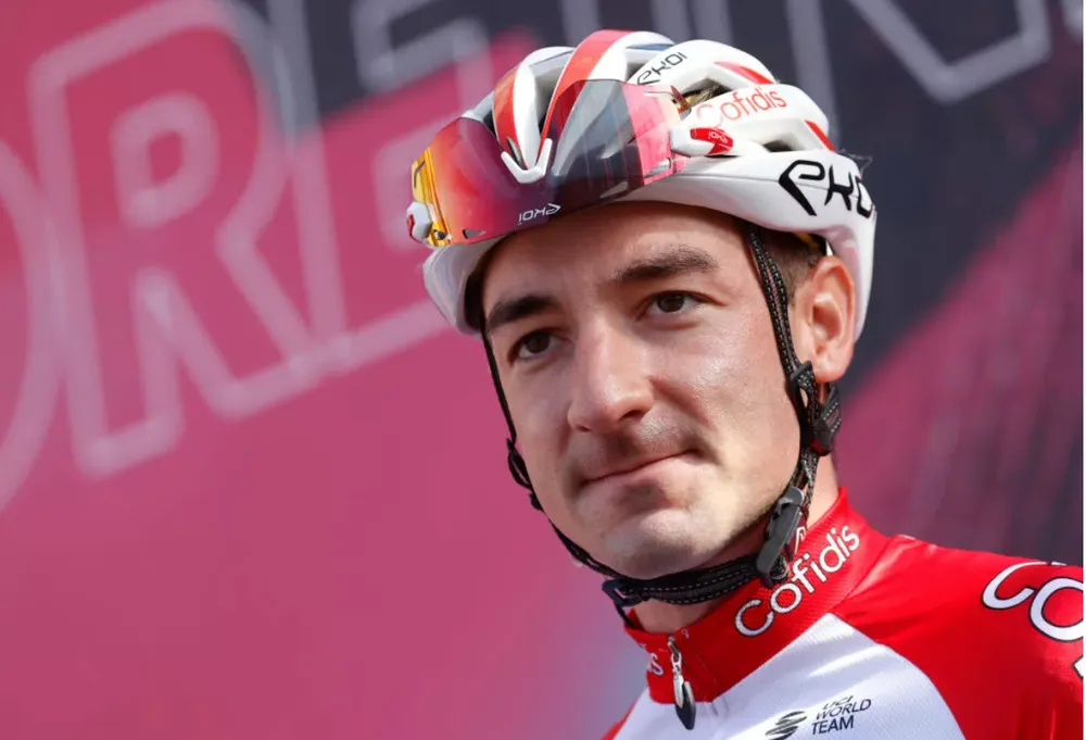 Tay đua Elia Viviani vượt qua bệnh tim trở lại với xe đạp ảnh 1