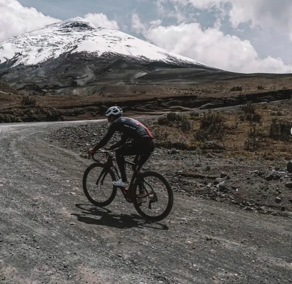 “Vua leo núi” Richard Carapaz “luyện công” trên núi lửa ảnh 2