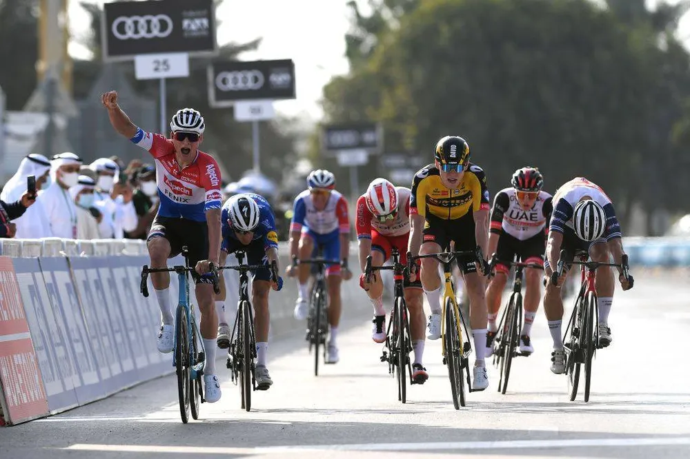 Mathieu van der Poel thắng chặng đua xuyên sa mạc ảnh 2