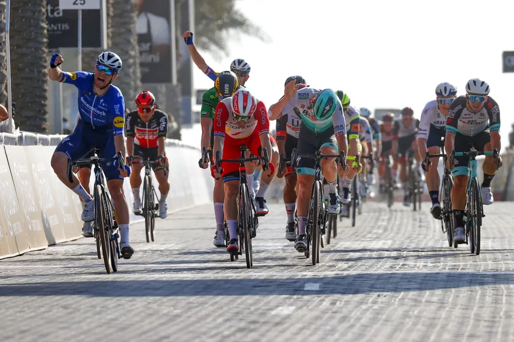 Áo đỏ tổng sắp Tadej Pogacar bị phạt vì ‘tiểu xảo’ của đồng đội khi rút đích ảnh 3