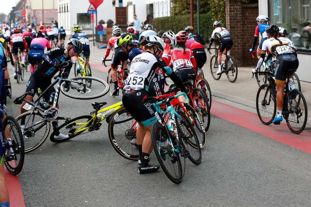 Nữ Cua-rơ xinh đẹp Breggen lại chiến thắng bằng màn solo lần thứ 53 tuyệt đỉnh ảnh 2