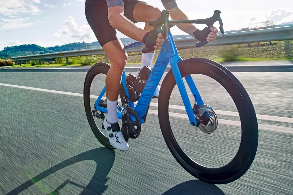 Thương hiệu xe đạp Canyon điêu đứng sau sự cố của Mathieu van der Poel ảnh 2