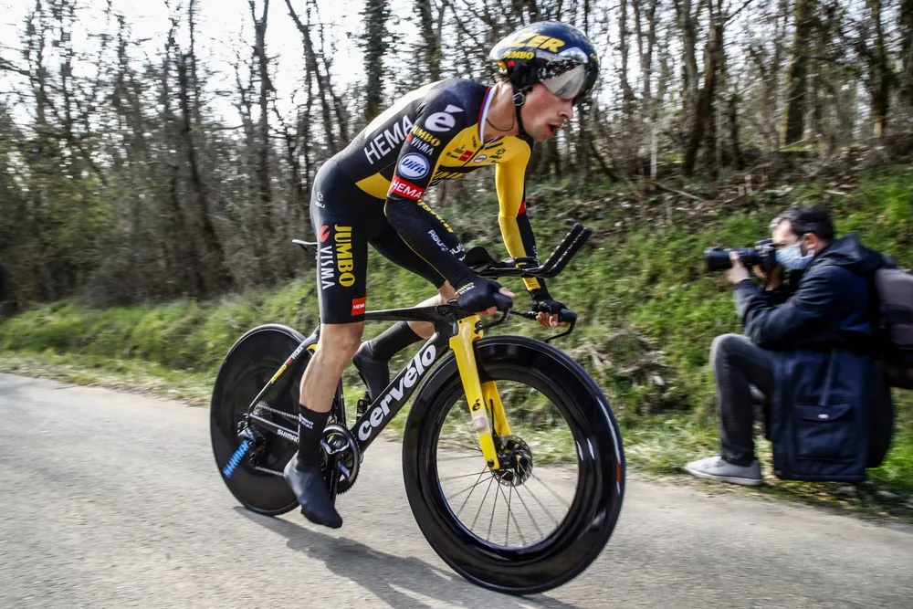 Tay đua trẻ Bissegger gây “chấn động” khi đoạt Áo vàng giải xe đạp Paris – Nice ảnh 1