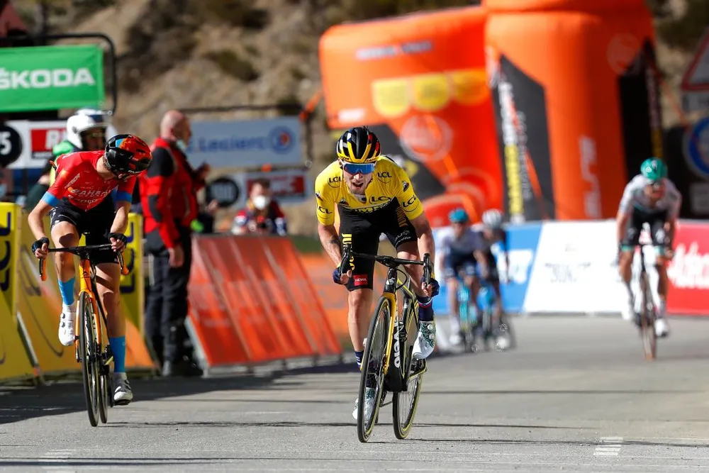 Primoz Roglic quá mạnh trên đường đèo để lần thứ 3 thắng chặng bảo vệ Áo vàng, Áo xanh giải xe đạp Paris – Nice ảnh 3