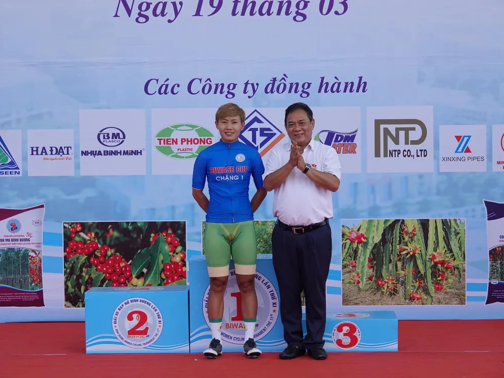Các cô gái Tập đoàn Lộc Trời thắng lớn ngày khai mạc giải xe đạp nữ Biwase 2021 ảnh 1