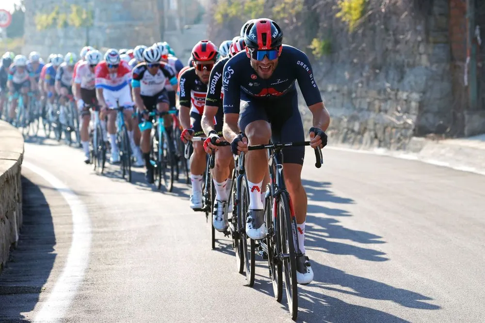 Jasper Stuyven chiến thắng ở một trong những chặng đua dài nhất thế giới gần 300km với tốc độ trung bình 45 km/giờ ảnh 1