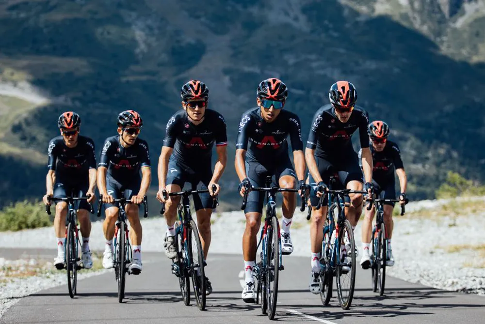 Khó tin: Tay đua Kwiatkowski vẫn thi đấu vì không biết bị gãy xương sườn ảnh 2