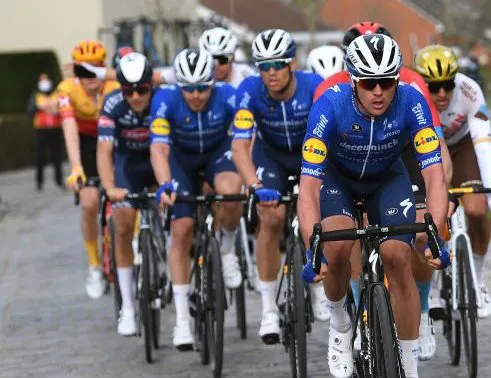 Đội đua Deceuninck-Quickstep ‘lấy thịt đè người’ thắng giải xe đạp E3 Saxo Bank Classic 2021 ảnh 1