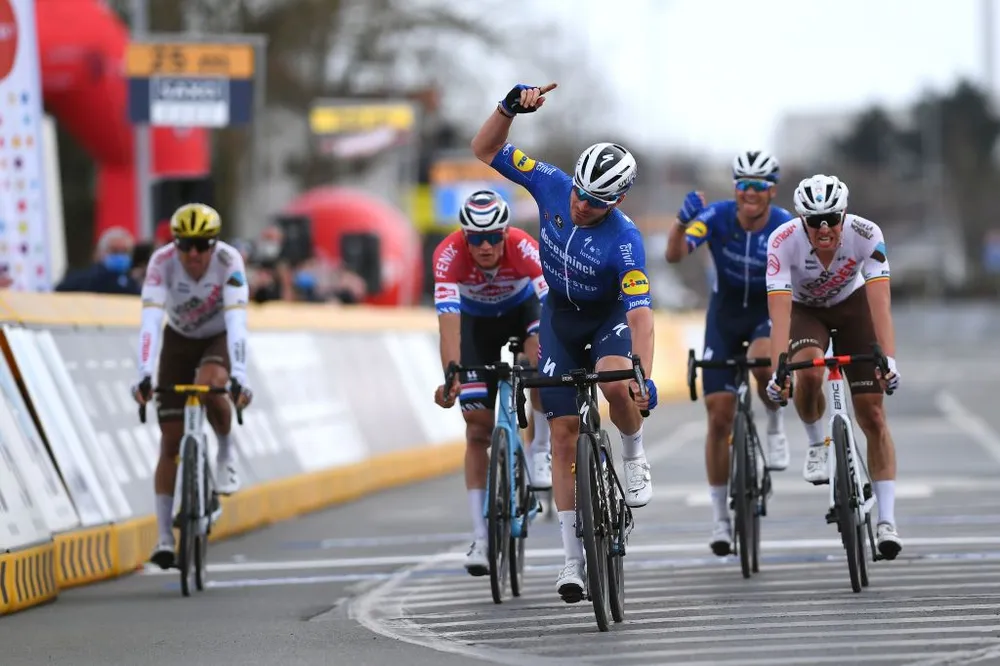 Đội đua Deceuninck-Quickstep ‘lấy thịt đè người’ thắng giải xe đạp E3 Saxo Bank Classic 2021 ảnh 2