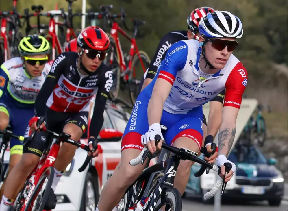 Ép xe đối thủ gãy tay, tay đua Nacer Bouhanni đối diện án phạt nặng ảnh 1