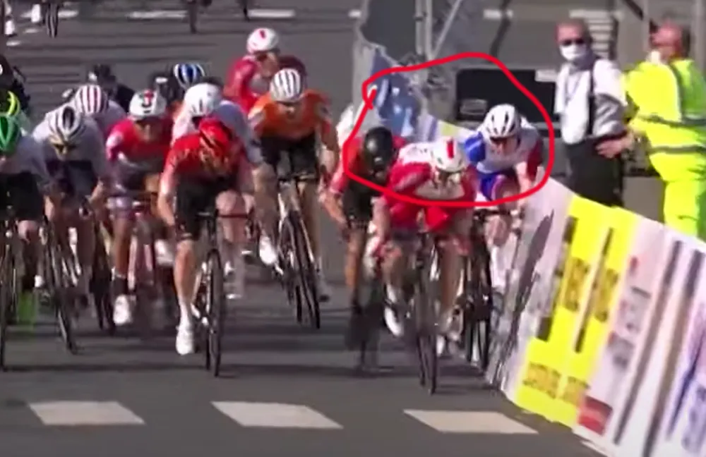 Ép xe đối thủ gãy tay, tay đua Nacer Bouhanni đối diện án phạt nặng ảnh 2