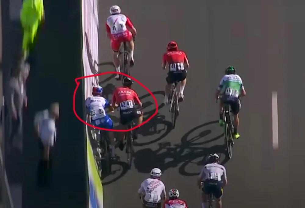 Hình ảnh Jake Stewart bị ép xe từ flycam 