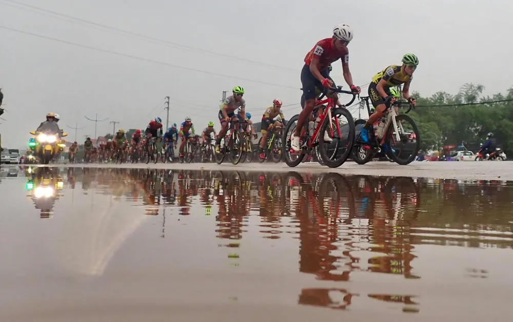 Chặng 4 Giải xe đạp Cúp Truyền hình: Nguyễn Tấn Hoài qua mặt Lê Nguyệt Minh để giành cú đúp ảnh 2