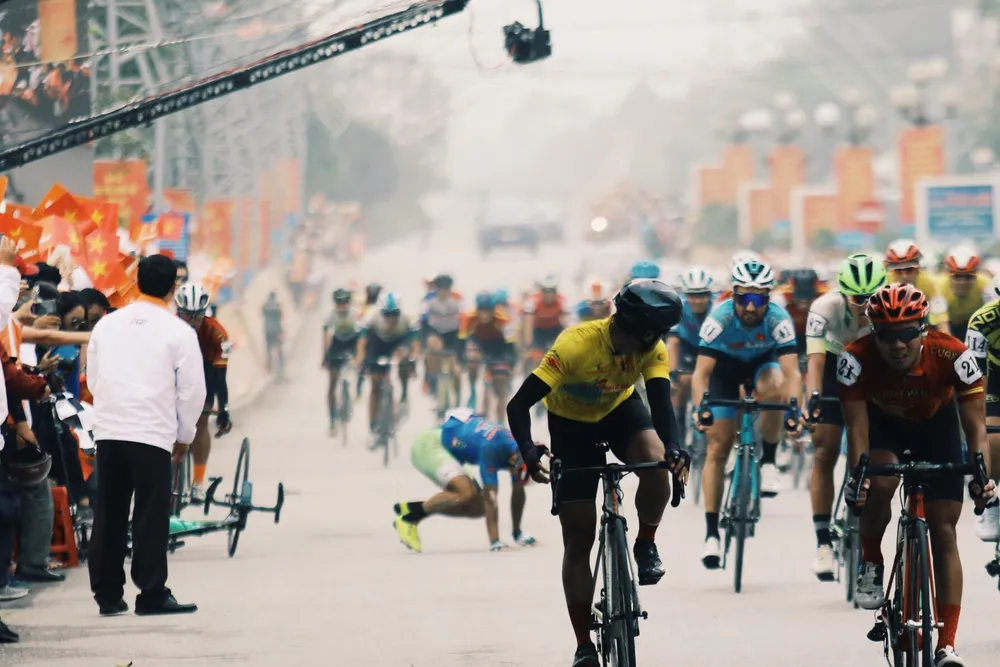 Phan Tuấn Vũ về nhất trong chặng đua có sự cố té ngã ở đích đến ảnh 4