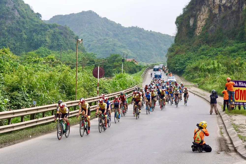 Phan Tuấn Vũ về nhất trong chặng đua có sự cố té ngã ở đích đến ảnh 1