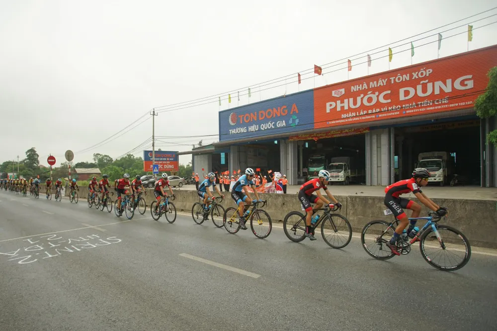 Nguyễn Trường Tài thắng chặng 10 mở ra ưu thế cho TPHCM Vinama ảnh 2