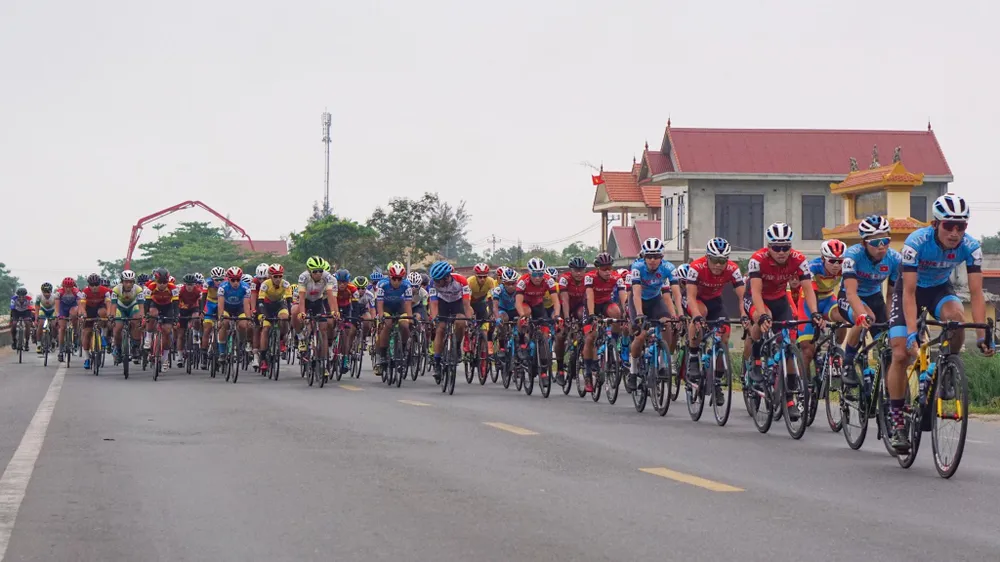 Nguyễn Trường Tài thắng chặng 10 mở ra ưu thế cho TPHCM Vinama ảnh 1