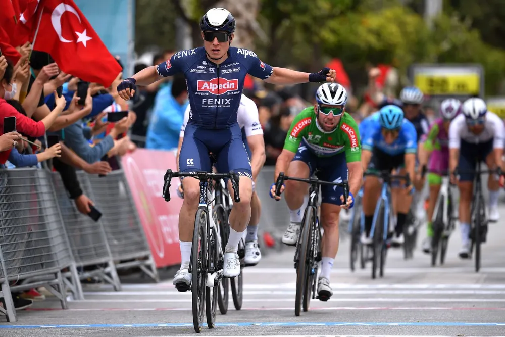 Jasper Philipsen thắng chặng thứ hai liên tiếp tại Tour of Turkey 2021 