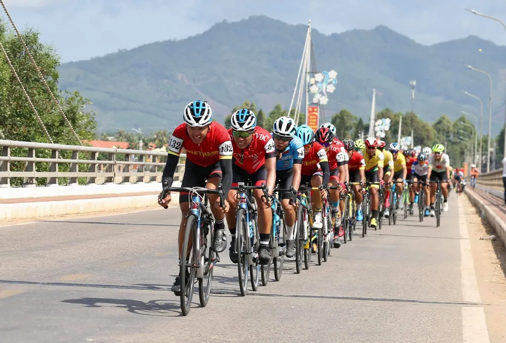 Loic bảo vệ Áo vàng ngoạn mục trong màn rượt đuổi tốc độ kịch tính ảnh 2