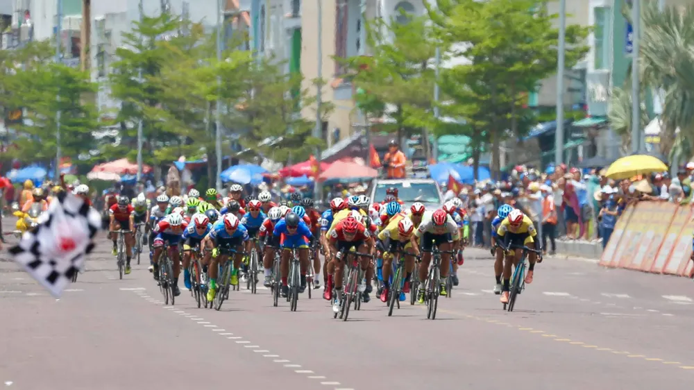 Loic bảo vệ Áo vàng ngoạn mục trong màn rượt đuổi tốc độ kịch tính ảnh 3