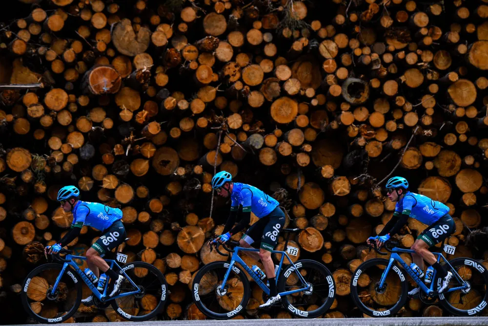 Marton Dina nhậm chức “thần núi” của giải xe đạp Tour of Alps ảnh 2