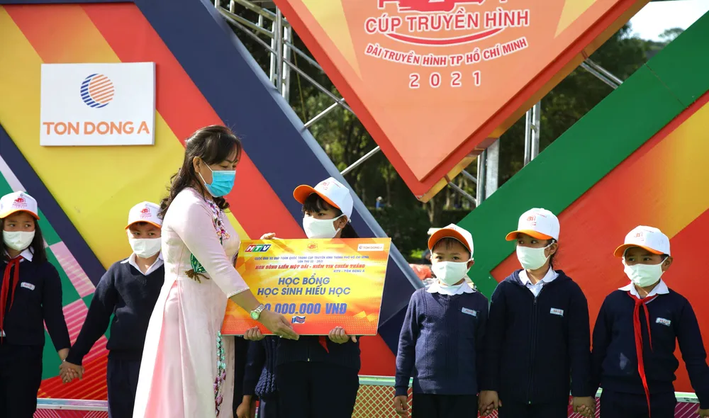 Nguyễn Tấn Hoài lần thứ 4 thắng chặng khẳng định vị thế “Vua nước rút” ảnh 4