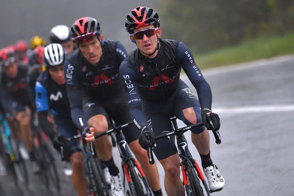 Đội đua Ineos Grenadiers liên tiếp gặp hạn ảnh 1