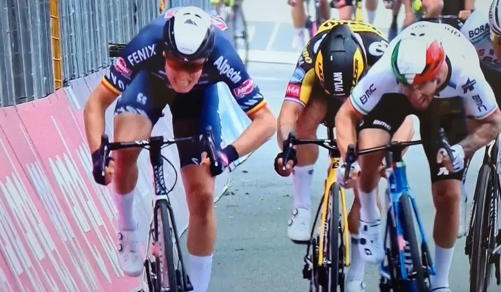 Tim Merlier dùng chiến thắng tưởng nhớ đồng hương đã khuất ảnh 2